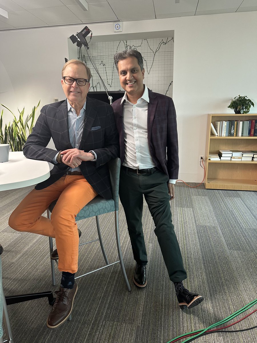 When you bring your “A game” for a big outlook show, that’s true all the way down to your fancy socks! <a href="/TimmerFidelity/">Jurrien Timmer</a> &amp; Naveen Malwal aren’t just brilliant thinkers, they’re brilliant dressers too! #FidelityAssociate