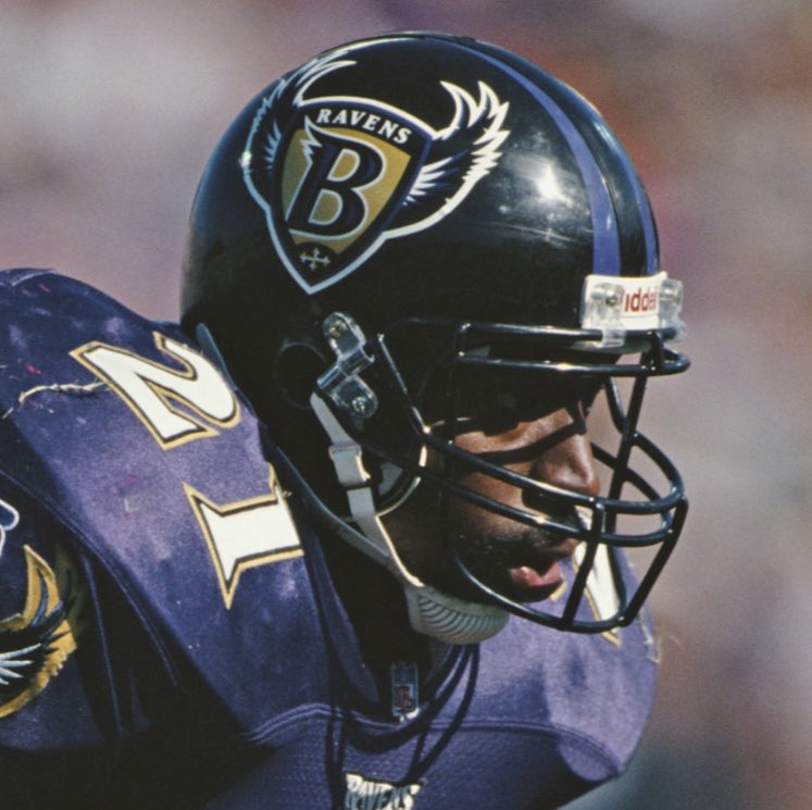 zachbollinger18's tweet photo. The biggest crime in sports history is that we’ll never see Lamar rock this helmet… https://t.co/Bh1RYWLzK6