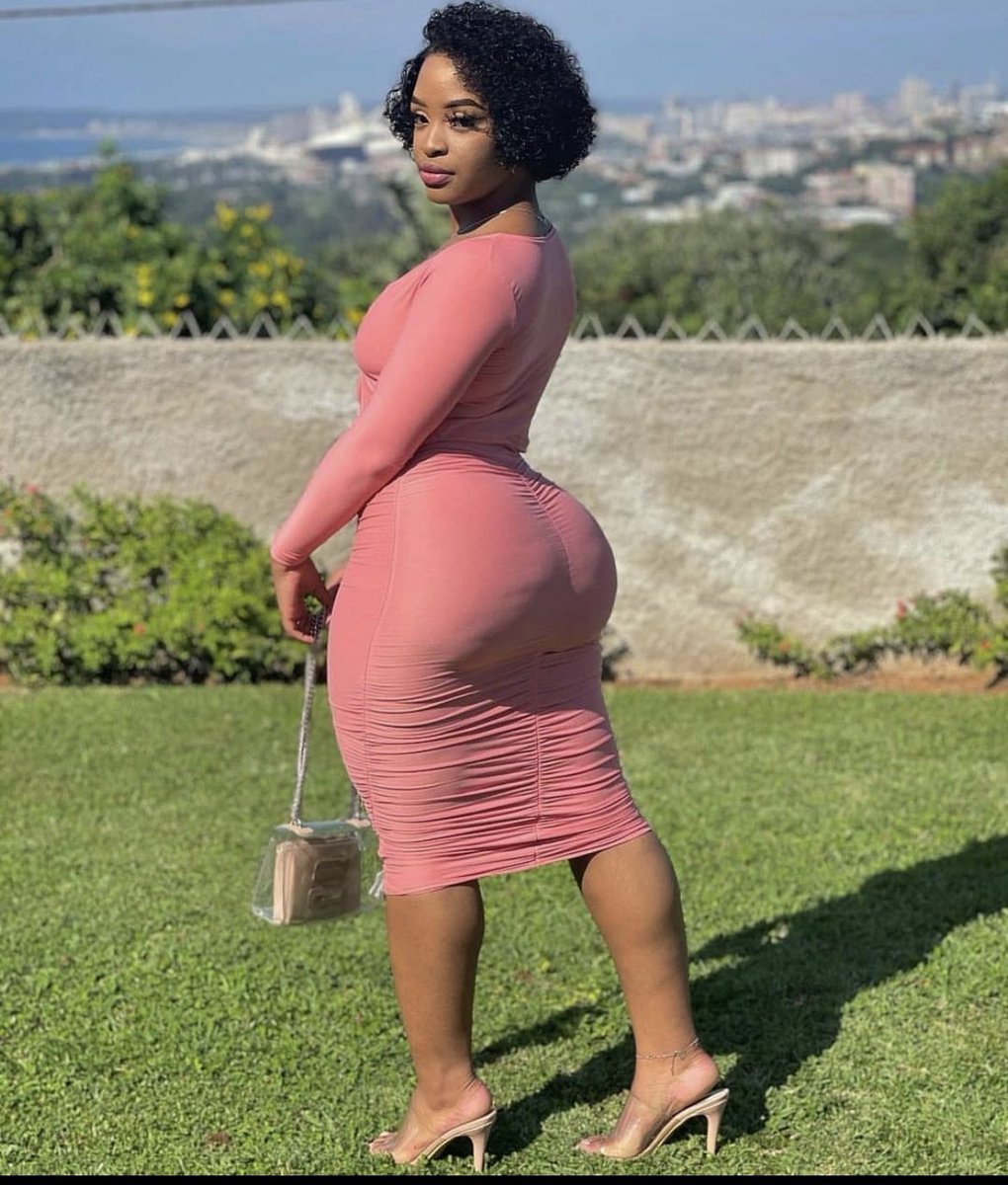 ChrisExcel102's tweet image. Cindy Makhathini charges R15K a weekend 🍑

Xoli Mfeka charges R150K a weekend 🍑

Your choice…. 😭😭