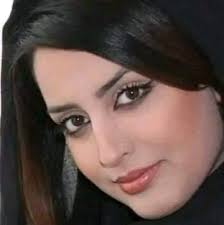#لمياء_عبدالعزيز_بشاوري 
#السعوديه_عمان  
#مرزوق_الغانم 
وَعَذَلتُ أَهلَ العِشقِ حَتّى ذُقتُهُ
فَعَجِبتُ كَيفَ يَموتُ مَن لا يَعشَقُ

وَعَذَرتُهُم وَعَرَفتُ ذَنبِيَ أَنَّني
عَيَّرتُهُم فَلَقيتُ فيهِ ما لَقوا

مساء العشق 🌹😍