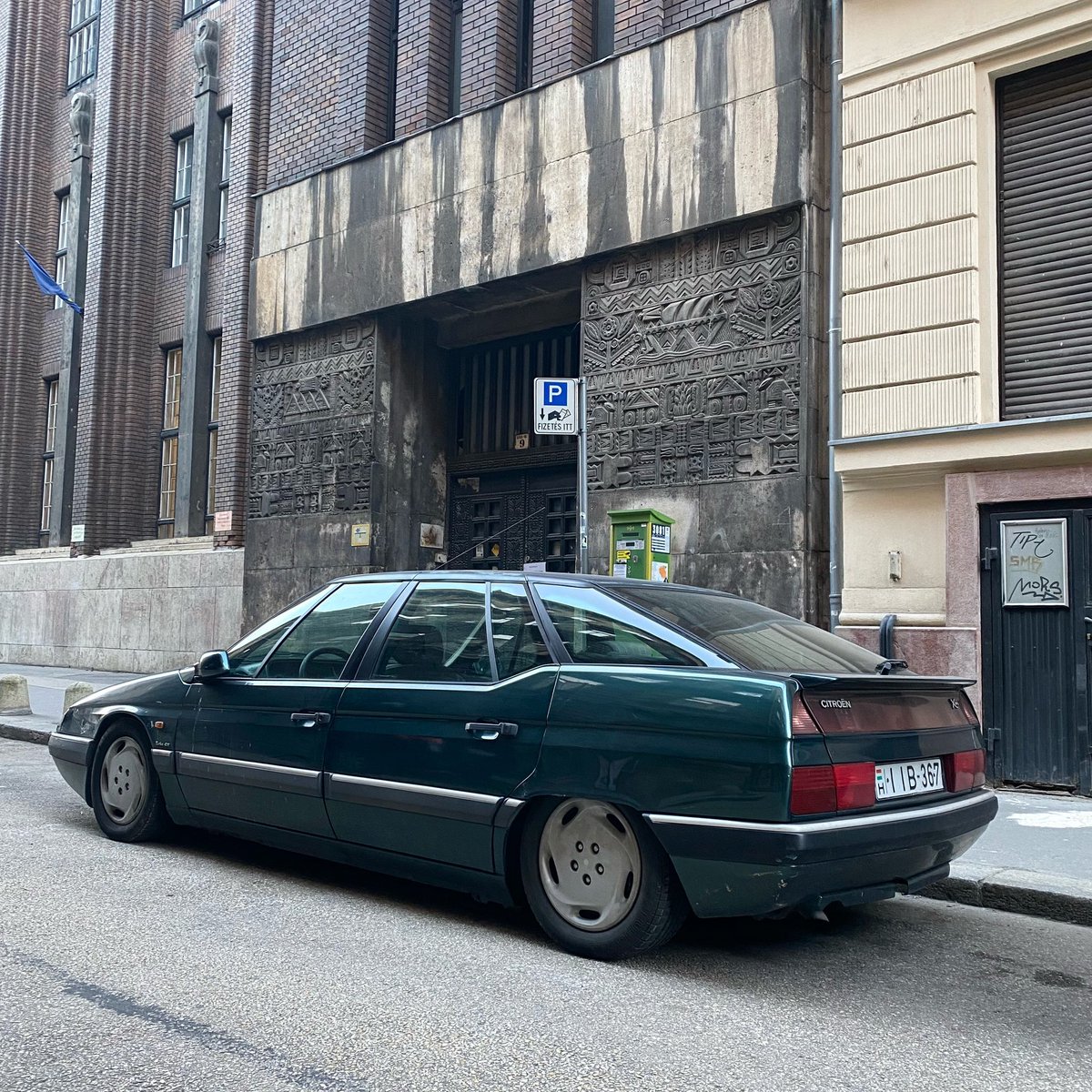 DeadCarWalking's tweet photo. Turbo UFO
Citroen XM Turbo CT (Phase 2, 1995) spotted in Budapest.
#Citroen #CitroenXM #UFO #TurboTuesday
@GeorgeCochrane1 @addict_car https://t.co/OUQhs5uSz2