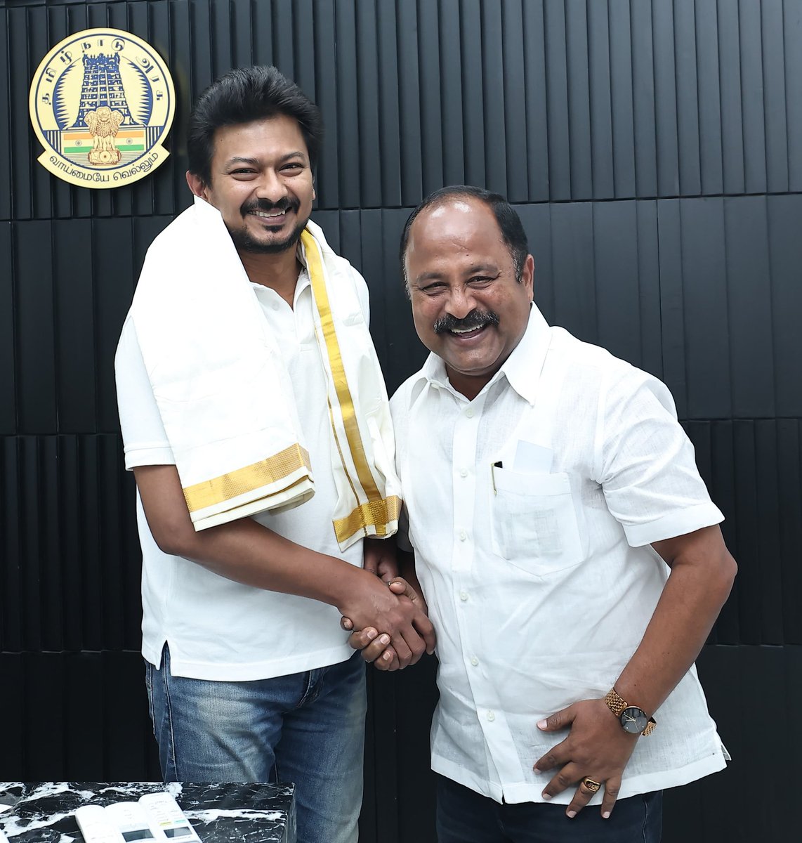 Velloredmk's tweet photo. இன்று நம் @arivalayam @dmk_youthwing செயலாளரும்,மாண்புமிகு விளையாட்டு மேம்பாட்டுத் துறை அமைச்சருமான நம் இளையத் தலைவர் @Udhaystalin அவர்களை மரியாதை நிமித்தமாக சந்தித்த @DMKVellore_ செயலாளர் அண்ணன் திரு @APNandakumarMLA அவர்கள்... https://t.co/urtsyfNnWO