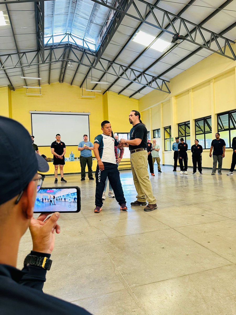 Nothing better than starting 2024 with our first mission team. Training with the National Police Academy (Honduras-ANAPO) 💪🏻👮🏻‍♂️

#Openeyesministries #ANAPO 
#Honduras #PassionforChrist