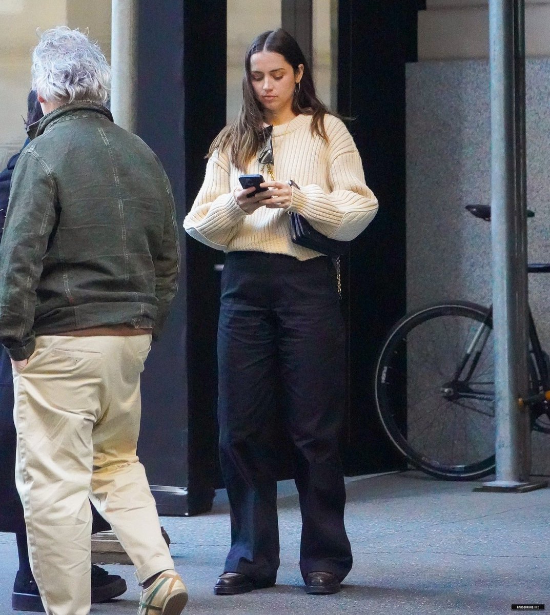 adearmasorg's tweet photo. 📸 Ana de Armas out in New York City on April 09, 2023.
🔗 https://t.co/z2ojzgk6eD https://t.co/fp5PTNuB9P