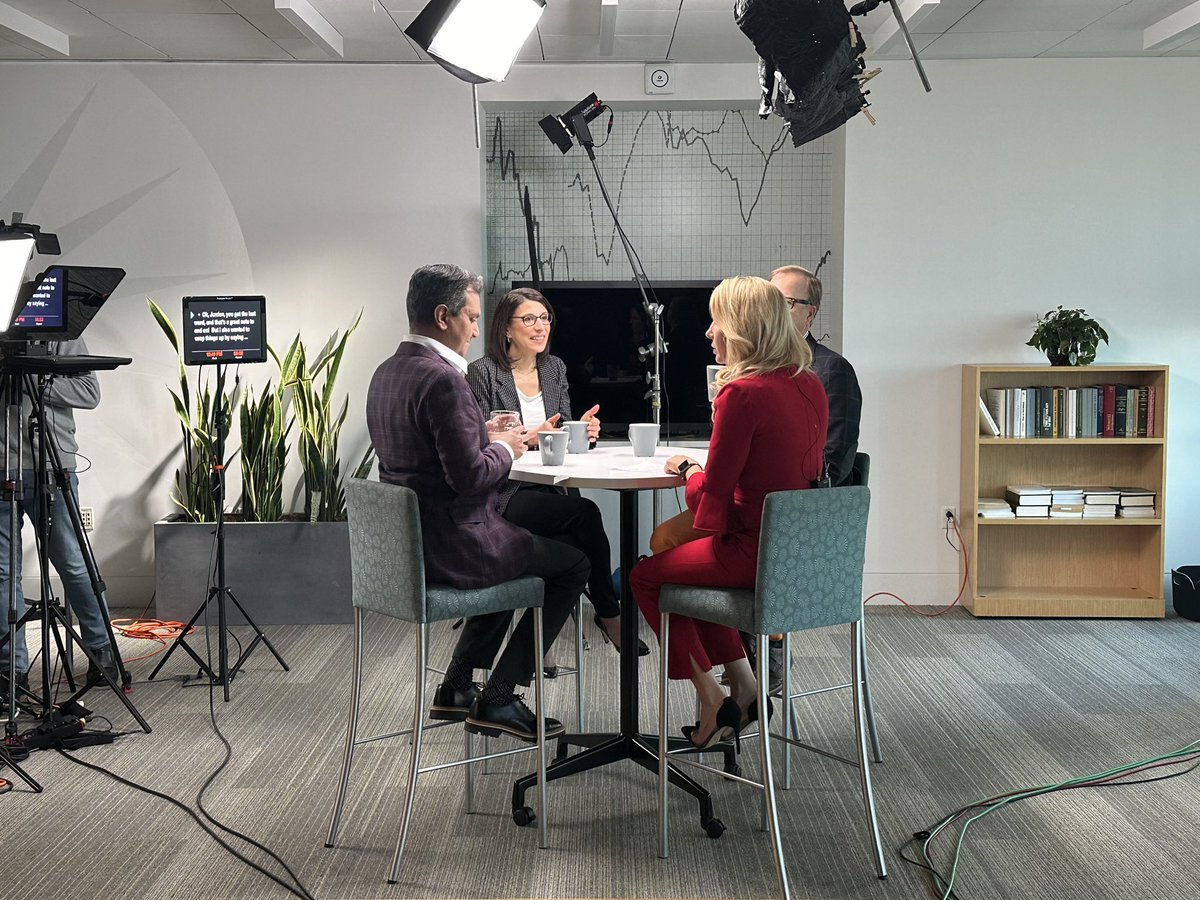 A behind-the-scenes look at a new <a href="/Fidelity/">Fidelity Investments</a> show posting today! 

What an honor and a privilege to get to pick the brains of these brilliant minds:
<a href="/TimmerFidelity/">Jurrien Timmer</a>, Denise Chisholm &amp; Naveen Malwal

#FidelityAssociate