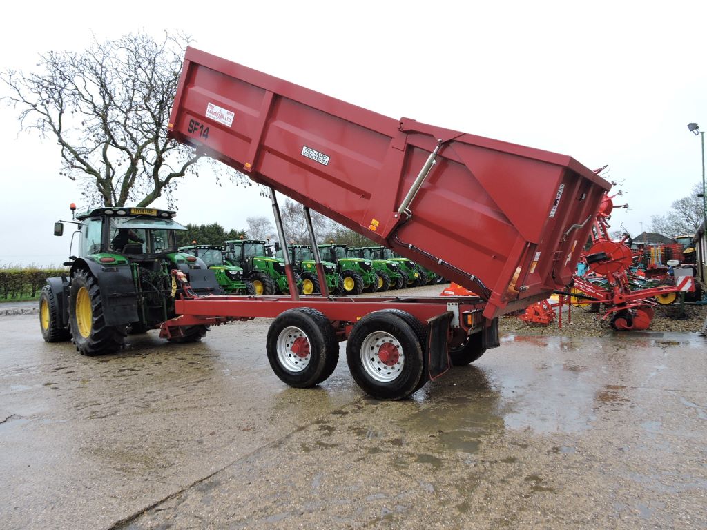 DoubledayGroup's tweet photo. Used Richard Western SF14 Trailer Available Now! ✨
✅ 2012
✅ Hydraulic taildoor
✅ Grain chute
✅ Front window
✅ £12,500
To view the full spec, click here 👉 https://t.co/2AZXr5Chhd
#doubleday #usedtrailer #usedmachinery https://t.co/bmqW6HQ6ip