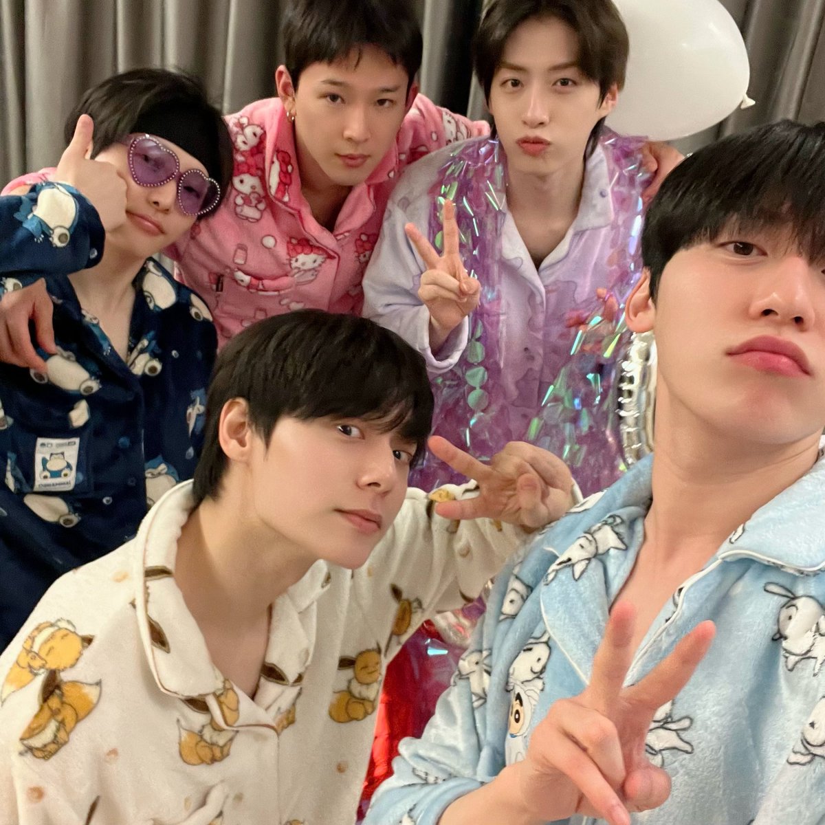 ONEUS tweet media