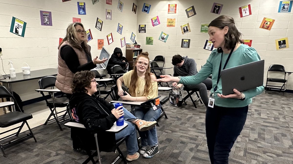 MSDDecatur's tweet photo. Day #2 of the new semester and we are jumping right into teaching and learning. Dr. Hofer and the @DCHS_hawks leadership team at Innovation visited classes today and provided  instructional feedback. #DecaturProud @Steph_Hofer @MrsAHarrison https://t.co/37JY4KPkVC
