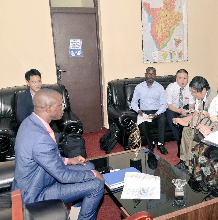 BMineagrie's tweet photo. Ce 08/01/2024, le Ministre du @BMineagrie, Ir. Prosper DODIKO a reçu en audience une équipe de la #JICA. Les échanges ont porté sur la mise en oeuvre du Projet d'Appui à l'Amélioration de la Riziculture au Burundi. https://t.co/s55fceuAN7