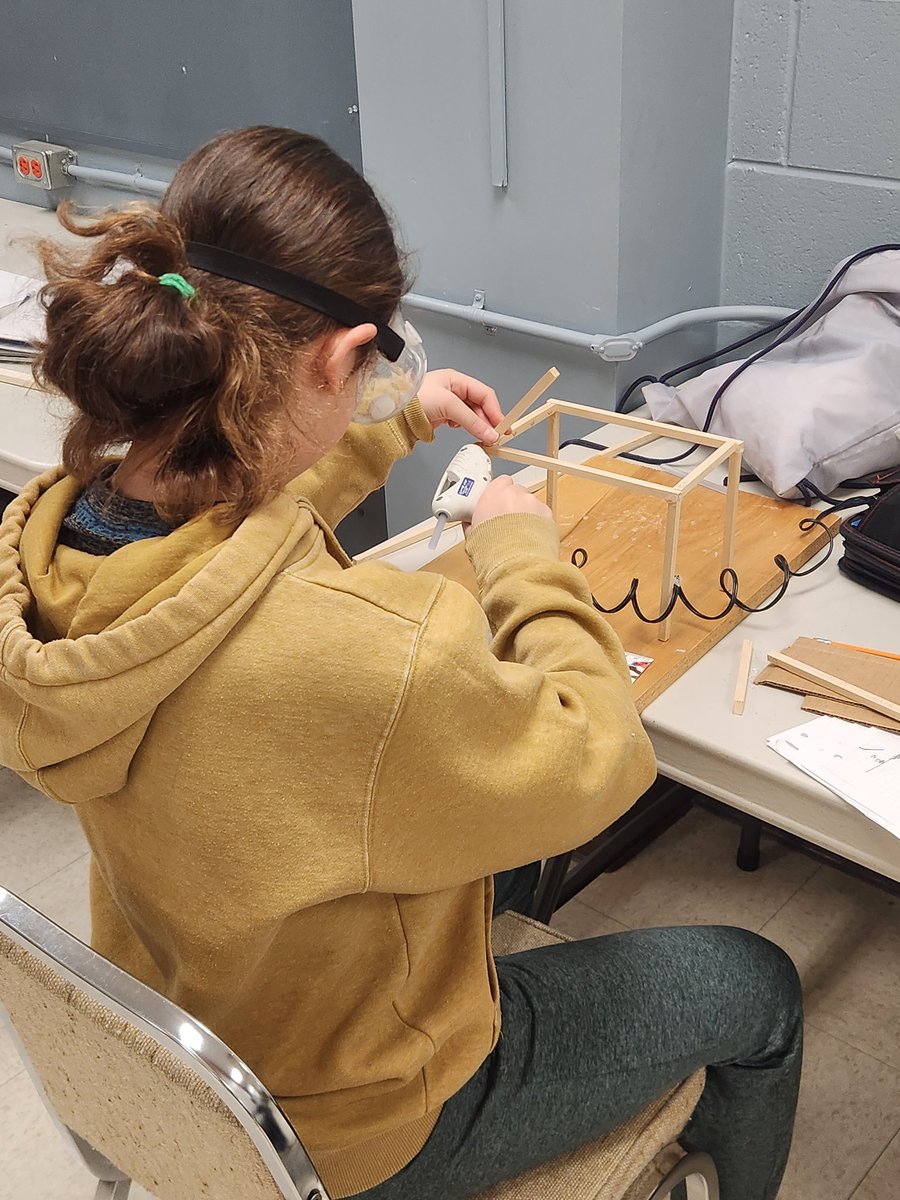 Gr. 7 Ss <a href="/FrankRyanOCSB/">Frank Ryan Catholic Intermediate School</a> are combining the best of the skilled trades and basic woodworking in the finishing touches of their Nativity Scene Advent project this week! <a href="/OCSBSkilledLife/">OCSB Skilled Trades</a> <a href="/ocsbRE/">@ocsbRE</a> #ocsbDL