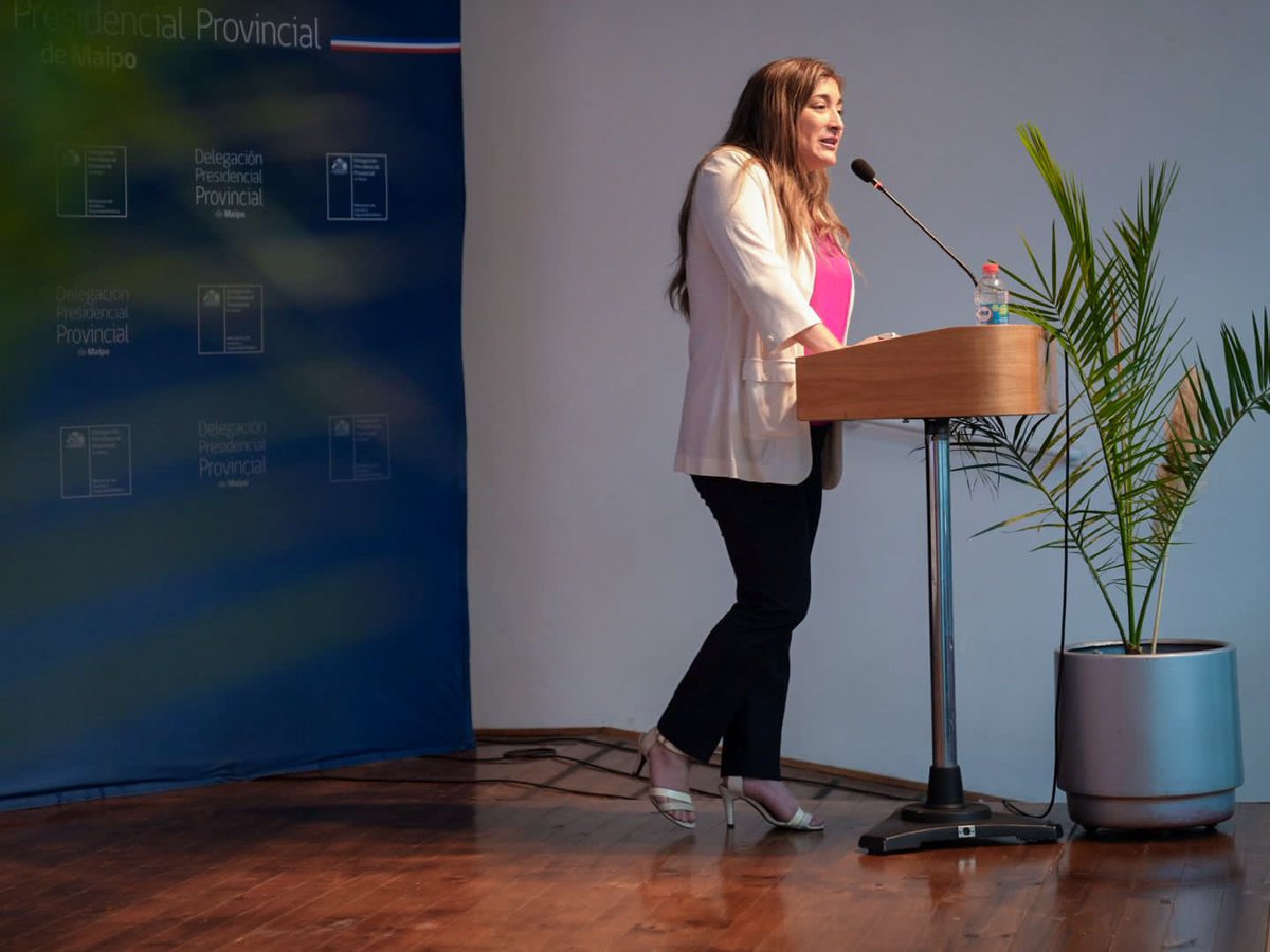 #AgendaConTodas💬

Directora Nacional de Prodemu, Cristina Martín junto a la subsecretaria <a href="/LuzVidalH/">Luz Vidal Huiriqueo</a> y la delegada de la Prov. #Maipo Fabiola Freire <a href="/fkfreire/">Fabiola Freire</a> certificó a 60 mujeres del taller #Conectadas🙋🏽‍♀️

¡Bienvenidas a la Era Digital!📲