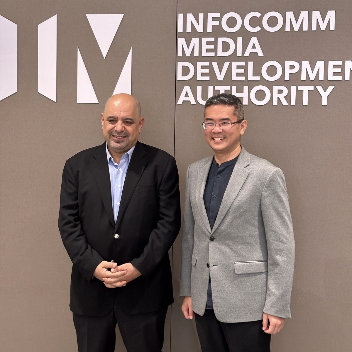 jordan_source's tweet photo. H.E. Ahmad Hanandeh, Jordanian Minister of Digital Economy and Entrepreneurship, met with Mr. Lew Chuen Hong, Chief Executive Officer, at the Infocomm Media Development Authority (IMDA) yesterday.
@IMDAsg @MoDEEJO #Jordan #singapore #Jordan_Source #Business #ICT #BPO #Invest https://t.co/iUlPqxAXa9