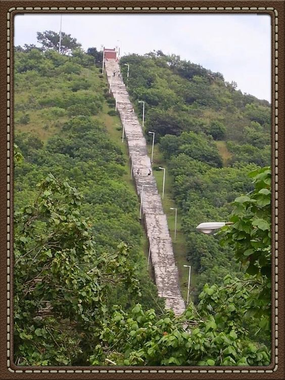 Una Loma, una ciudad, una historia que invitan a pensar en #HolguinSi 🇨🇺‼️

Linda ¿eh?
