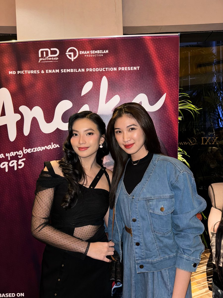 _shanindira's tweet photo. Congrats zoy, greee! Cakep cakep banget sih ancika, teh risa @A_ZeeJKT48 @S_GraciaJKT48 https://t.co/KJ2IdRSspG