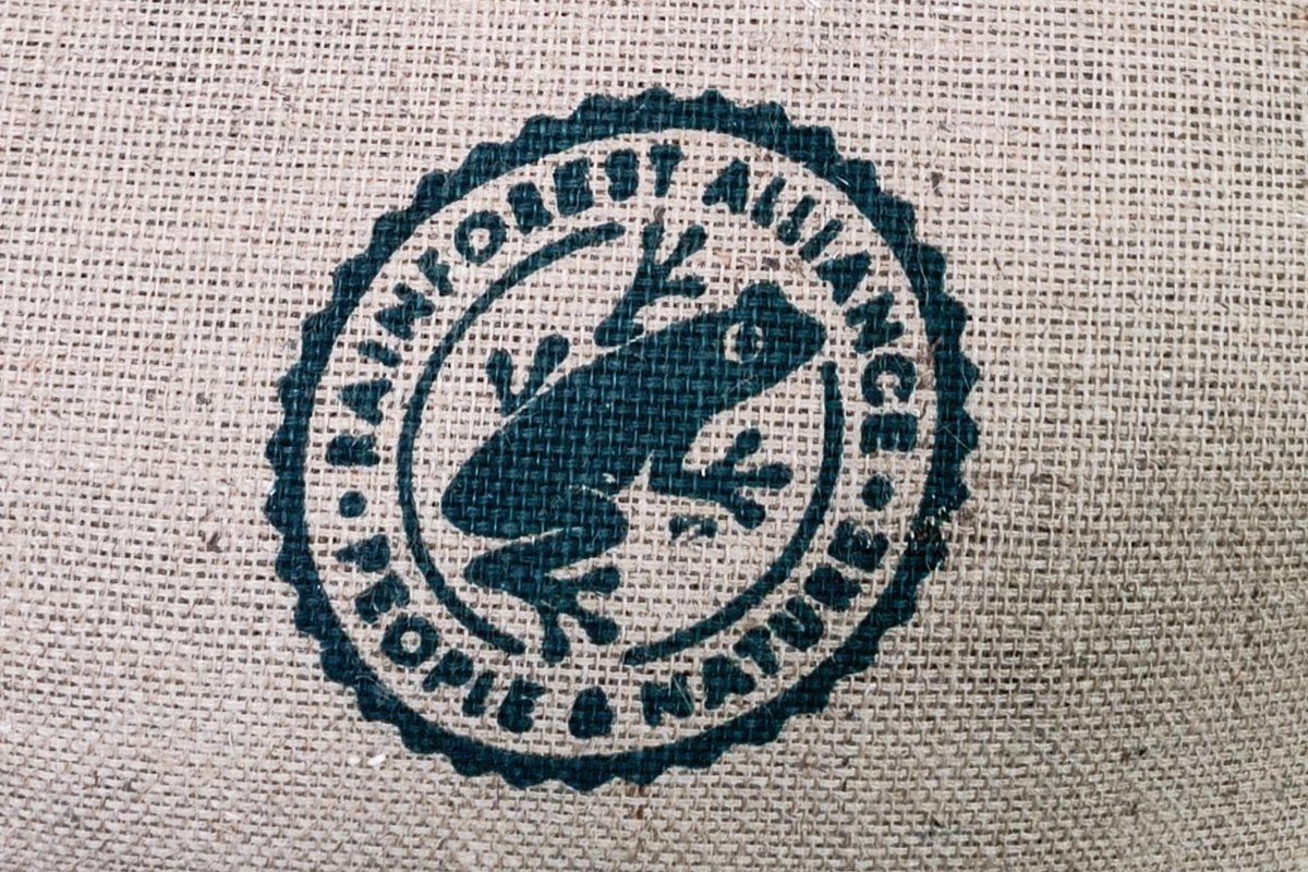 HelloDreambeans's tweet image. If you drink decaf and you are serious about doing something to save the planet, these are the two logos you want to see on your coffee sacks. #rainforestalliance, #mountainwatermethod #decaf #swisswatermethod #coffee #ireland