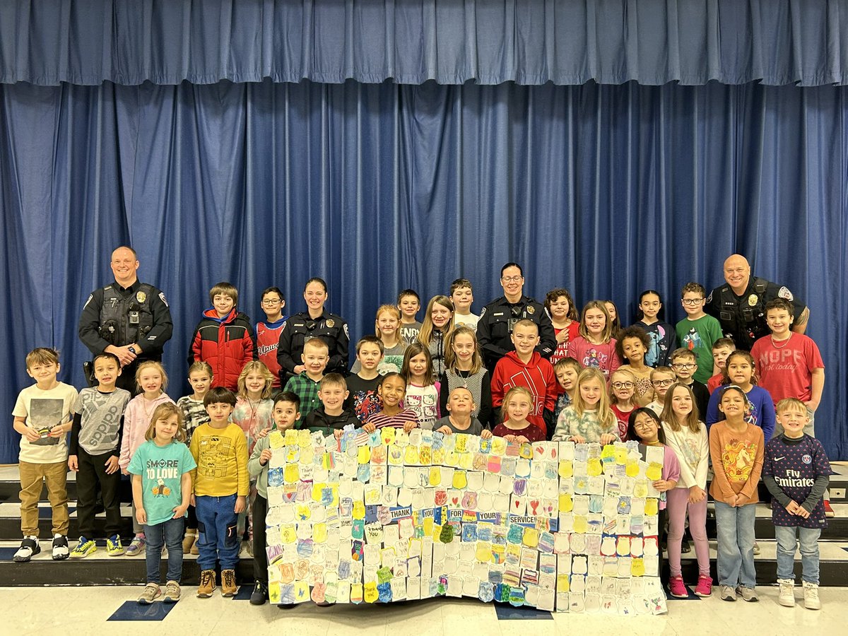 Mr_Esbenshade's tweet photo. Our Highland Heroes in December and our Highland PTO recognized our Ephrata Police Department to celebrate NATIONAL LAW ENFORCEMENT APPRECIATION DAY. Students, families,and Highland PTO put together some goodies for our @EphrataPD! Thanks for keeping us safe! @GoMounts @PtoElem https://t.co/35WiGpTmZG