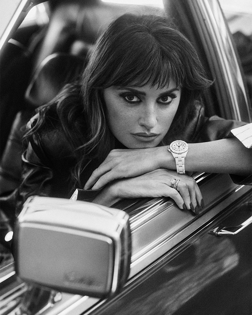 whiteretouch's tweet photo. New campaign for @CHANEL with @PenelopeCruzOfi
Photo by @xavigordo 
Digital Art @whiteretouch❕

#xavigordo #penelopecruz #chanel #whiteretouch #retouch #photoretouch #digitalretouching #photography #fashioneditorial #jewels #CHANELwatches #ItsAllAboutSeconds https://t.co/0f4Jn0qpxU