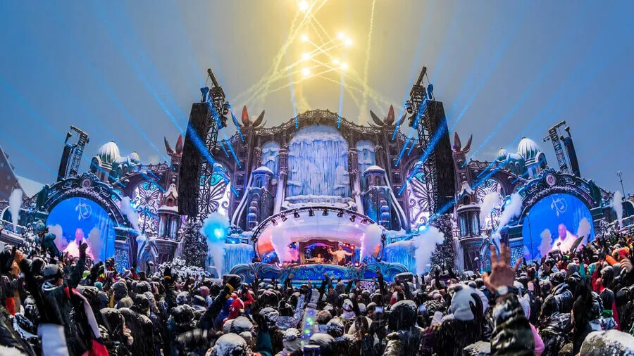 Embark on an unforgettable musical journey amidst snow-capped peaks at Tomorrowland Winter 2024 in the French Alps! ❄️🎶 #TomorrowlandWinter2024 #EDMMusicFestival #EDMLove