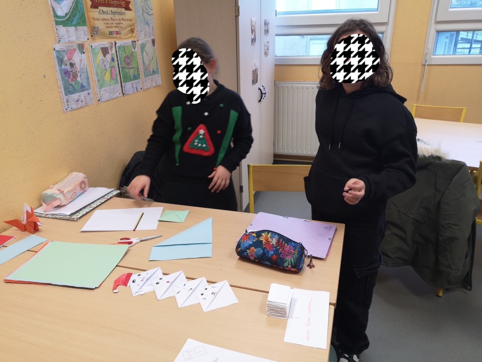 EmileCdi's tweet photo. Retour sur un évènement de fin d'année au collège : un échange de savoirs-faire entre élèves . Une seconde édition et une belle #réussite #valorisation et investissement des élèves. https://t.co/2LL1d4y3VH