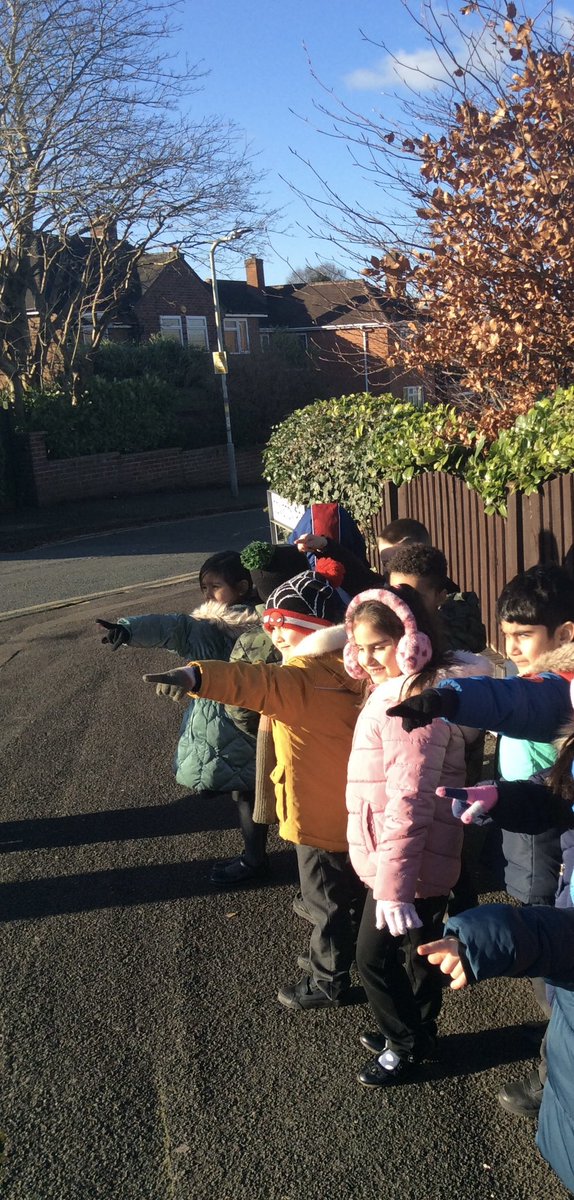 Local walk! Class 1 have been busy looking for human and physical features this afternoon in our local area! 🏠 🌳