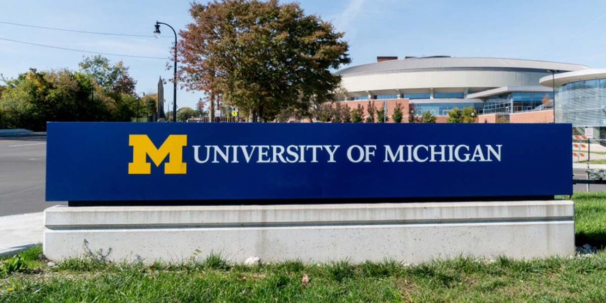 University of Michigan is offering FREE courses 🔥 💻 Computer Science 🐍 Python 🚀 Cybersecurity 📊 Data Science 🕹️ SQL 🤖 Artificial Intelligence Here are 6 FREE courses to become skilled in 2023 : Open this thread get started today 🧵👇