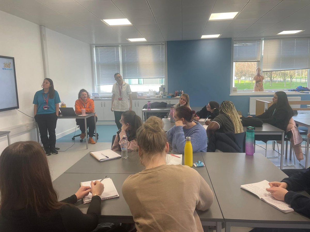 What a brilliant day we've had at @FarehamCollege, meeting T Level students and exploring the wealth of NHS careers together. Big thanks to colleagues from Solent, PHU and University of Portsmouth who joined us today!

#nhscareers #tlevels #hiow #nhsworkforce #collegevisit