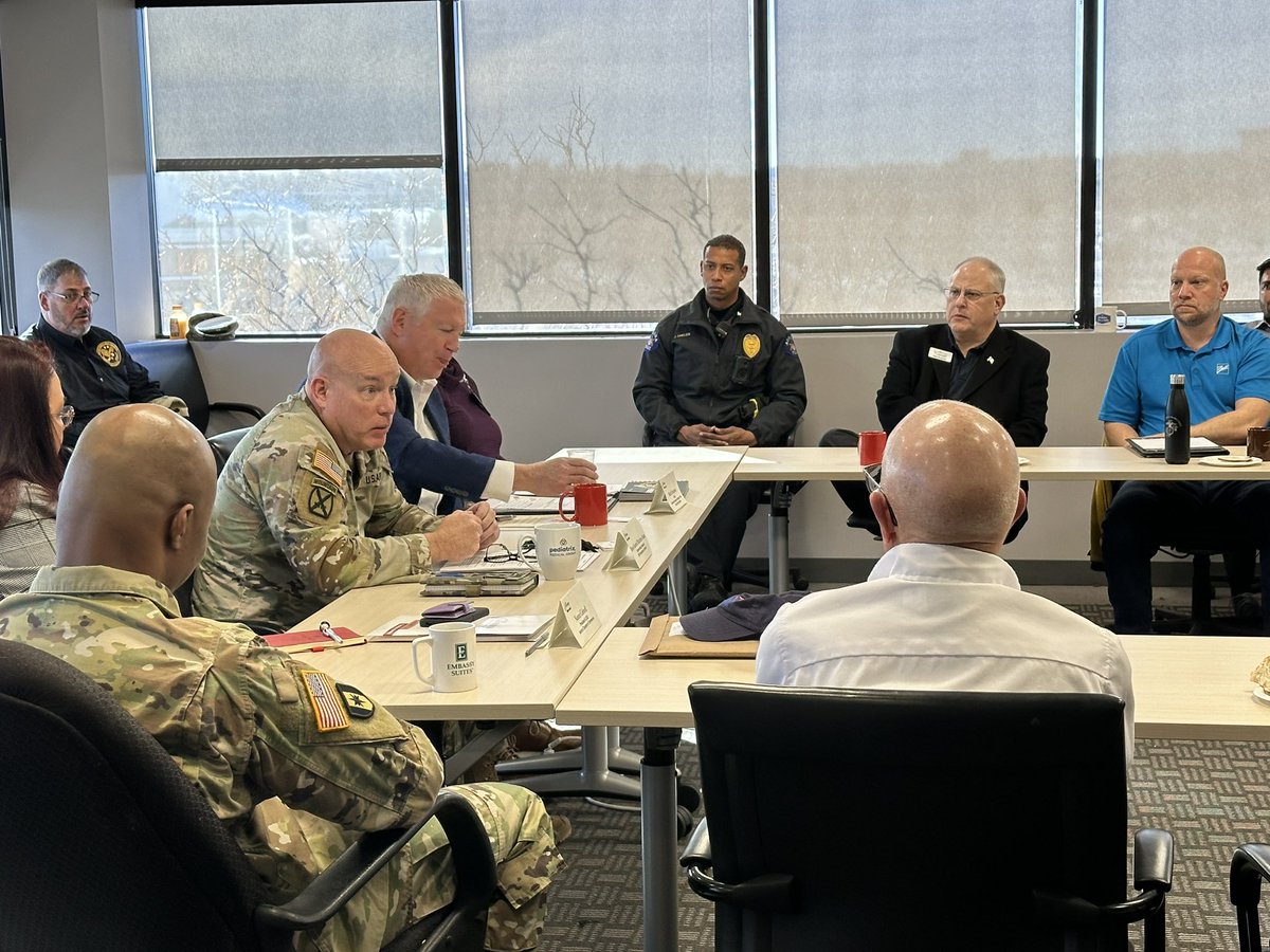 MG Baker attended the Colorado ESGR breakfast at the @AuroraChamberCO this morning for some great conversation. Thanks to the Aurora Defense Council and the Chamber for hosting! @ChiefUSAR @USArmyReserve