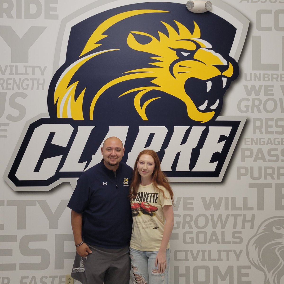 KaitlynAllbee5's tweet photo. I am so excited to announce I have committed and will be continuing my academic & athletic journey at Clarke University! Thank you Coach Hocking and Coach Froelich! #Pride @ClarkeWBB @ClarkeAthletics @ClarkeU #ClarkeNursing @CoachRikardNCSA @Jaguars_AD @CYSelectWolves #Blessed https://t.co/qwMi17EWaG