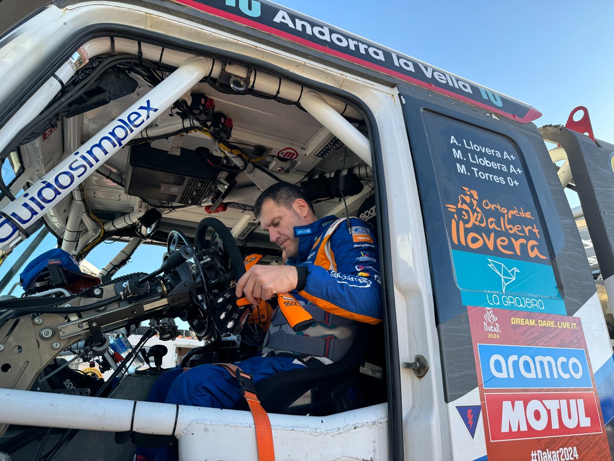 Albert Llovera (@albertllovera) on Twitter photo Por prudencia y seguridad, he tomado la dificil decisión de no salir en la 4a etapa del <a href="/dakar/">DAKAR RALLY</a>. Ayer empecé a tener molestias y hoy el fuerte dolor de cabeza no me permetia concentrarme en el pilotaje. Mañana espero estar mejor y seguir con <a href="/MargotLlobera47/">Margot Llobera</a> Marc y el equipo. Por prudencia y seguridad, he tomado la dificil decisión de no salir en la 4a etapa del <a href="/dakar/">DAKAR RALLY</a>. Ayer empecé a tener molestias y hoy el fuerte dolor de cabeza no me permetia concentrarme en el pilotaje. Mañana espero estar mejor y seguir con <a href="/MargotLlobera47/">Margot Llobera</a> Marc y el equipo.