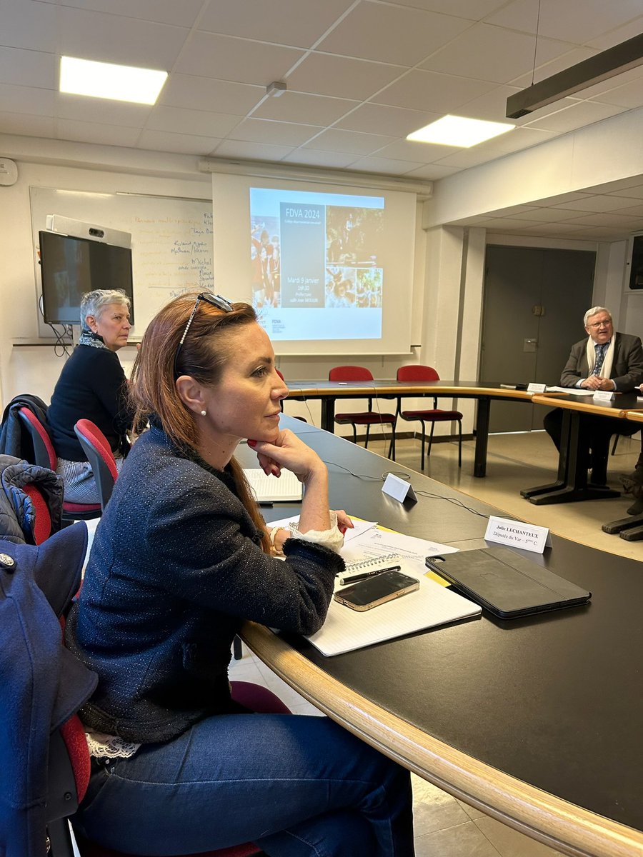 JLechanteux's tweet image. J’étais aujourd'hui en #Préfecture pour la réunion du collège départemental consultatif du Fonds de Développement de la Vie Associative (#FDVA) du #Var.

Un moment d'échanges constructifs pour soutenir efficacement le tissu associatif local. 
Je demeure engagée pour promouvoir le