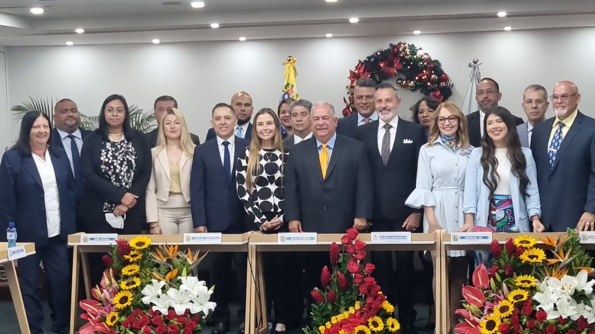 PSUVNE_'s tweet photo. El Jefe Político de la Revolución Bolivariana en el estado Nueva Esparta y Diputado de la Asamblea Nacional Almirante @Alessandrellove encabezó la comisión que notificó al Poder Electoral el comienzo del nuevo período legislativo 2024-2025.

#SifontesLlegaAlPanteón https://t.co/F0Q1h8QxsC