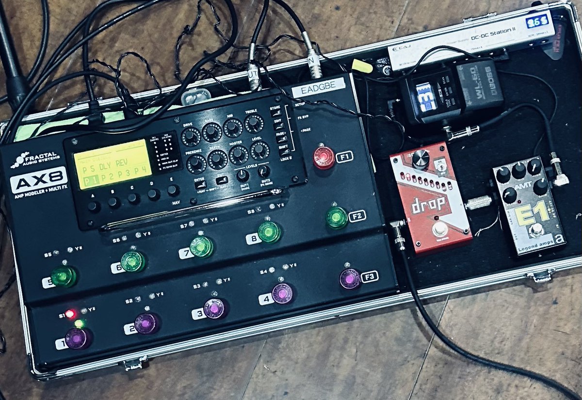 Vasalla_Guitar's tweet photo. 今年初めてのスタジオ🎸
全曲オリジナル曲というのは難しいけど楽しいなー😀
#diezelherbert
#KGFIDES
#ax8 https://t.co/0jZJontqtL
