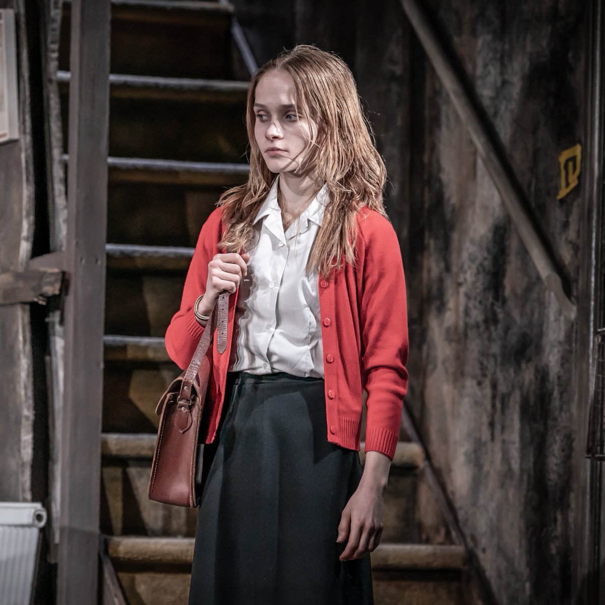 👉 <a href="/ellaschreyyeats/">Ella Schrey-Yeats</a>  makes her West End debut as Janet Hodgson at the <a href="/Ambtheatre/">Ambassadors Theatre</a>. 

Book your tickets now: enfieldhauntingplay.com 

📸 #MarcBrenner