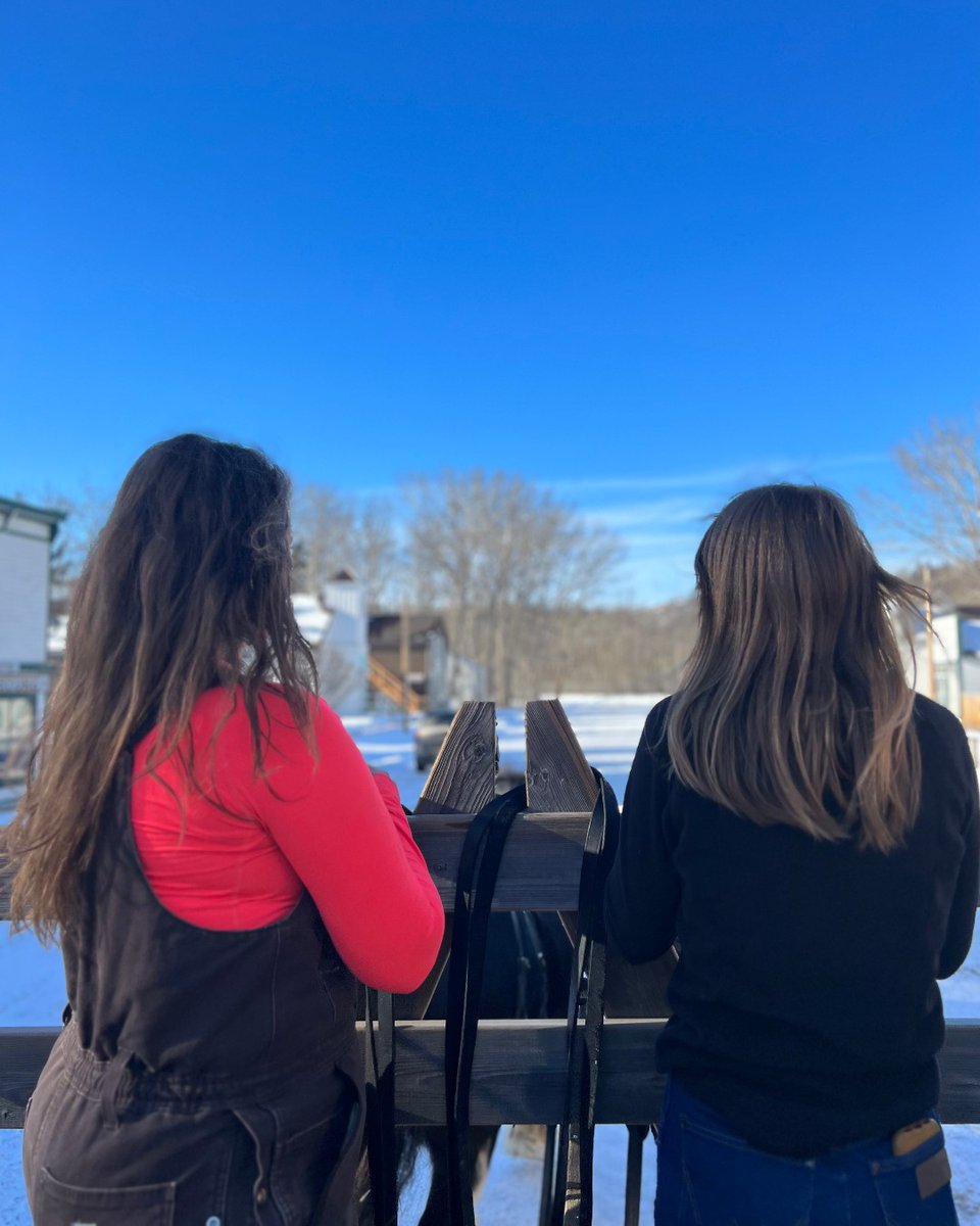Looking for a cozy date night? Try out a Winter Wagon Ride at #FortEdmontonPark! Cozy up under a blanket with hot chocolate while riding through Fort Edmonton Park, and take a little break by warming up around the bonfire. Be sure to book your spot today! 

🐴 //bit.ly/3Qv5UZb