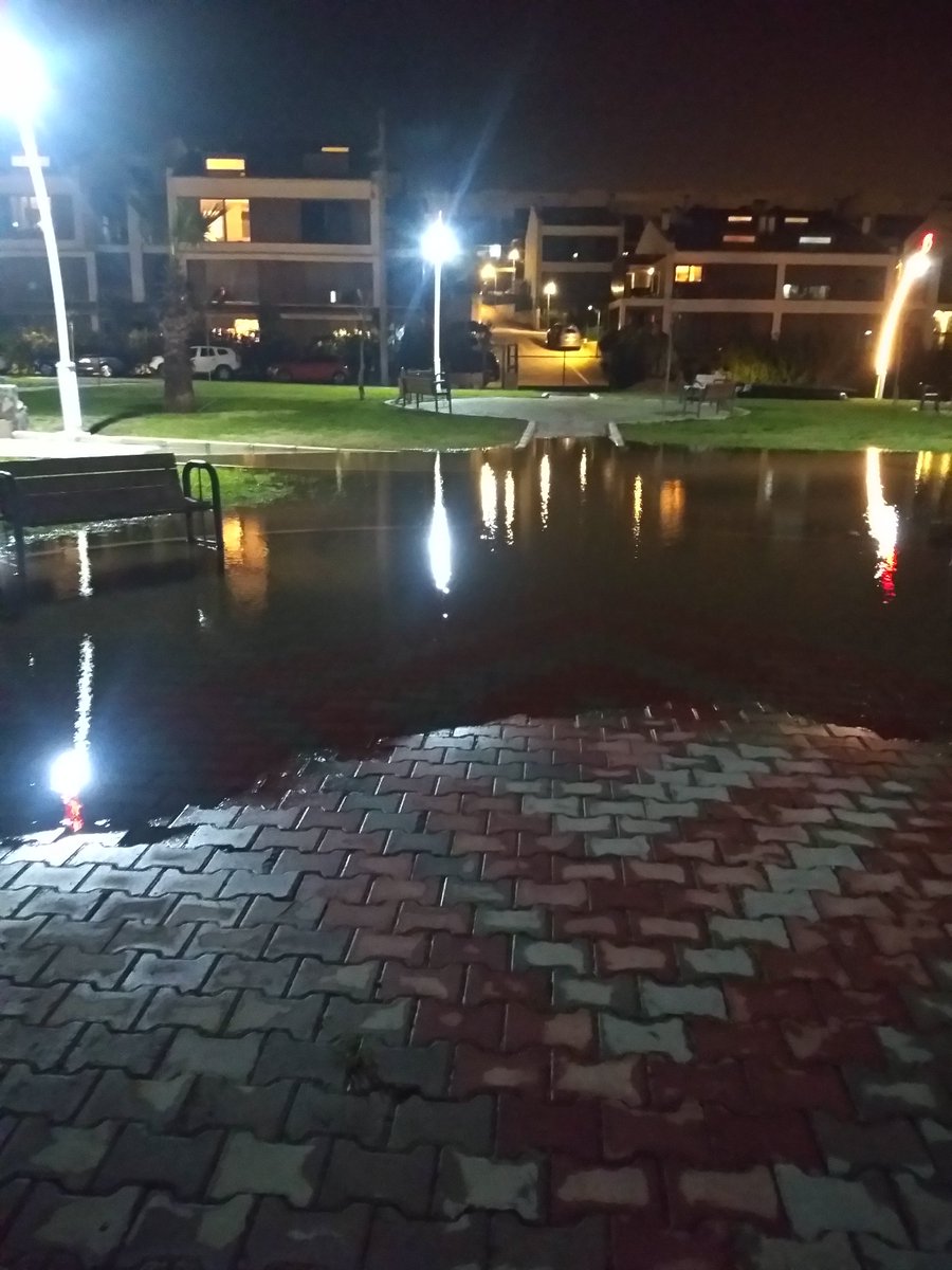 Parkımız su içinde sürekli yazıyorum park arkasındaki ışıklar sönük . Kuruyan ağaçların yerine yeni ağaçlar dikilsin ve çiçek dikilsin diyorum ama kimse duymuyor . Parkimz n son durumu bu <a href="/menemenbelediye/">Menemen Belediyesi</a> <a href="/pehlivanaydinn/">Aydın Pehlivan</a>