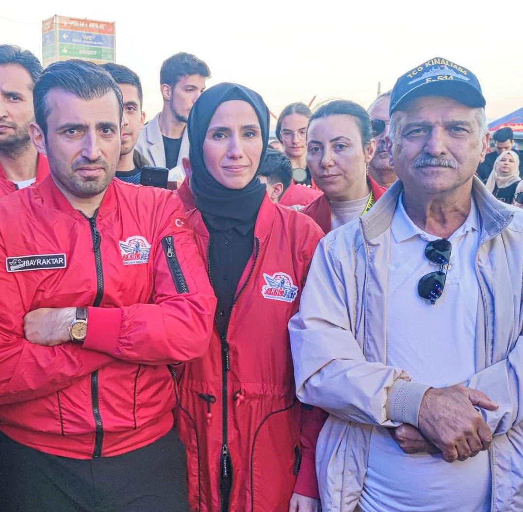 Selçuk Bayraktar ve Sümeyye Bayraktar çiftinin Evlatları Kutlu Davamızın Kalesi VATANıMa Hoşgeldi 
Sefa geldi 
Dedesi RECEPTAYYİPERDOĞAN gibi Yiğit Olsun inşaALLAH 
Metin Külünk 
<a href="/RTErdogan/">Recep Tayyip Erdoğan</a> <a href="/mkulunk/">Metin KÜLÜNK</a>
#GAZZE Sümeyye Bayraktar ...
#BoykotaDevam