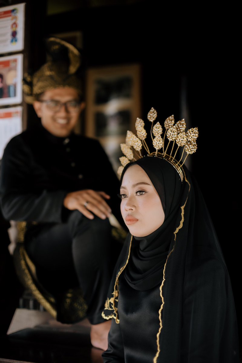 suha_azimi's tweet photo. @ainnurshuhadaaa I have no complaints untuk my photographer. Even amek package paling basic. I hire @MomentmakerMY . Customer service pon okay. Tak pernah left chat hanging ke apa. Siapa yg cari photographer, boleh hire team momentmaker ni 🥰 https://t.co/NxEJ47vugS