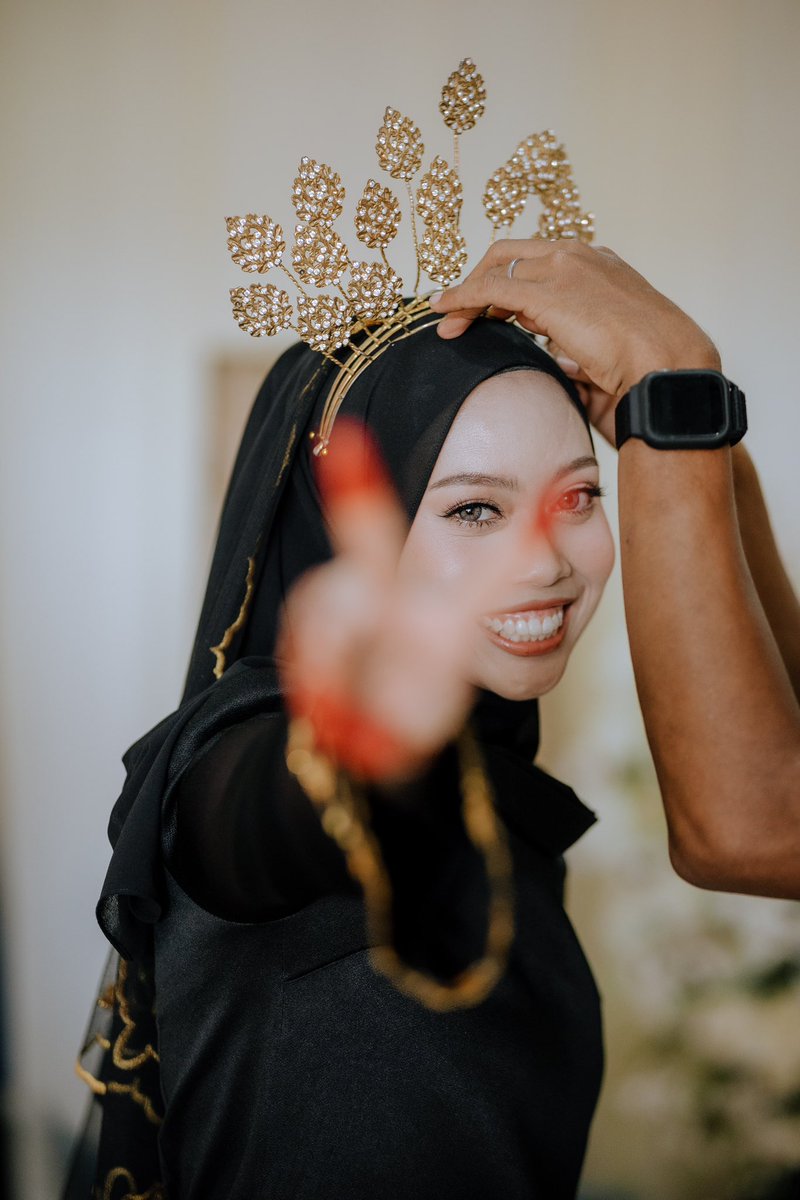 suha_azimi's tweet photo. @ainnurshuhadaaa I have no complaints untuk my photographer. Even amek package paling basic. I hire @MomentmakerMY . Customer service pon okay. Tak pernah left chat hanging ke apa. Siapa yg cari photographer, boleh hire team momentmaker ni 🥰 https://t.co/NxEJ47vugS
