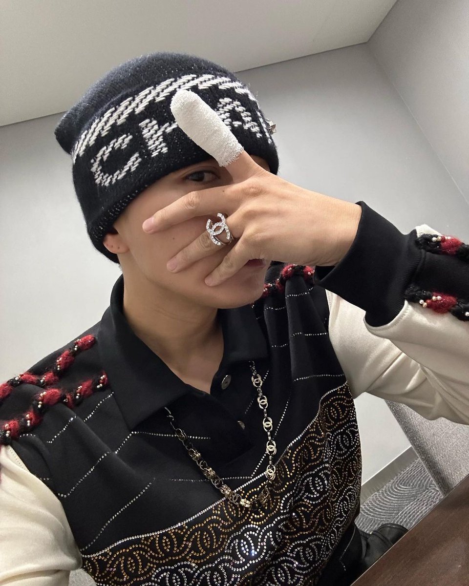 SimonD_Nation's tweet photo. [231231] #SimonDominic IG POST 
Goodbye 2023 and you all happy new year!
#AOMG #SimonD #쌈디 https://t.co/8PAtRKld87