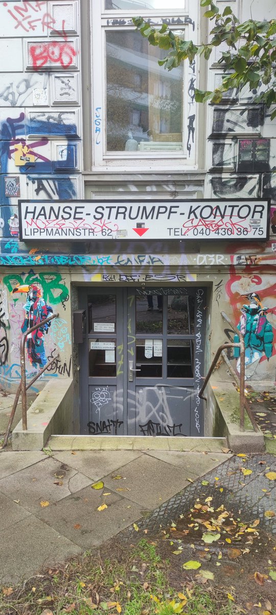 BethuneJulien's tweet photo. If you are in Hamburg and you need socks that's the place to go to. https://t.co/oRFVK52Tgj
