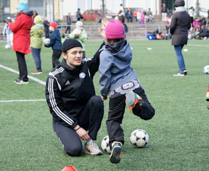 HJK ry etsii joukkoonsa viestintäasiantuntijaa ja HJK:n seurayhteisö (Ei mikään tytäryhtiö Oy, HJK ry, HJK Oy, sekä Helsinki Stadion Management Oy) rekrytoi henkilöstöasiantuntijaa. 

Hae meille meille töihin, sillä On Vain Yksi Klubi!

👉 hjk-j.fi/seura/uutiset/…

#HJK #rekry