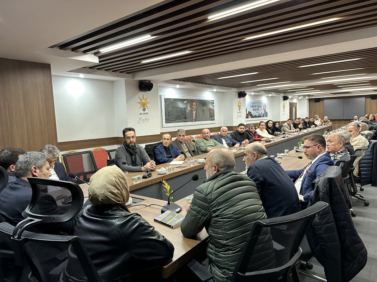 Vira Bismillah.. 

Beykoz’da yaptığımız istişareler neticesinde ilk günkü aşk ve heyecanla ‘Türkiye Yüzyılı’na yakışan yeni yönetim kurulumuzla ilk toplantımızı gerçekleştirdik.

Rabbim hayırlı hizmetler nasip eylesin.

#Yenidenİstanbul için #HazırızKararlıyız