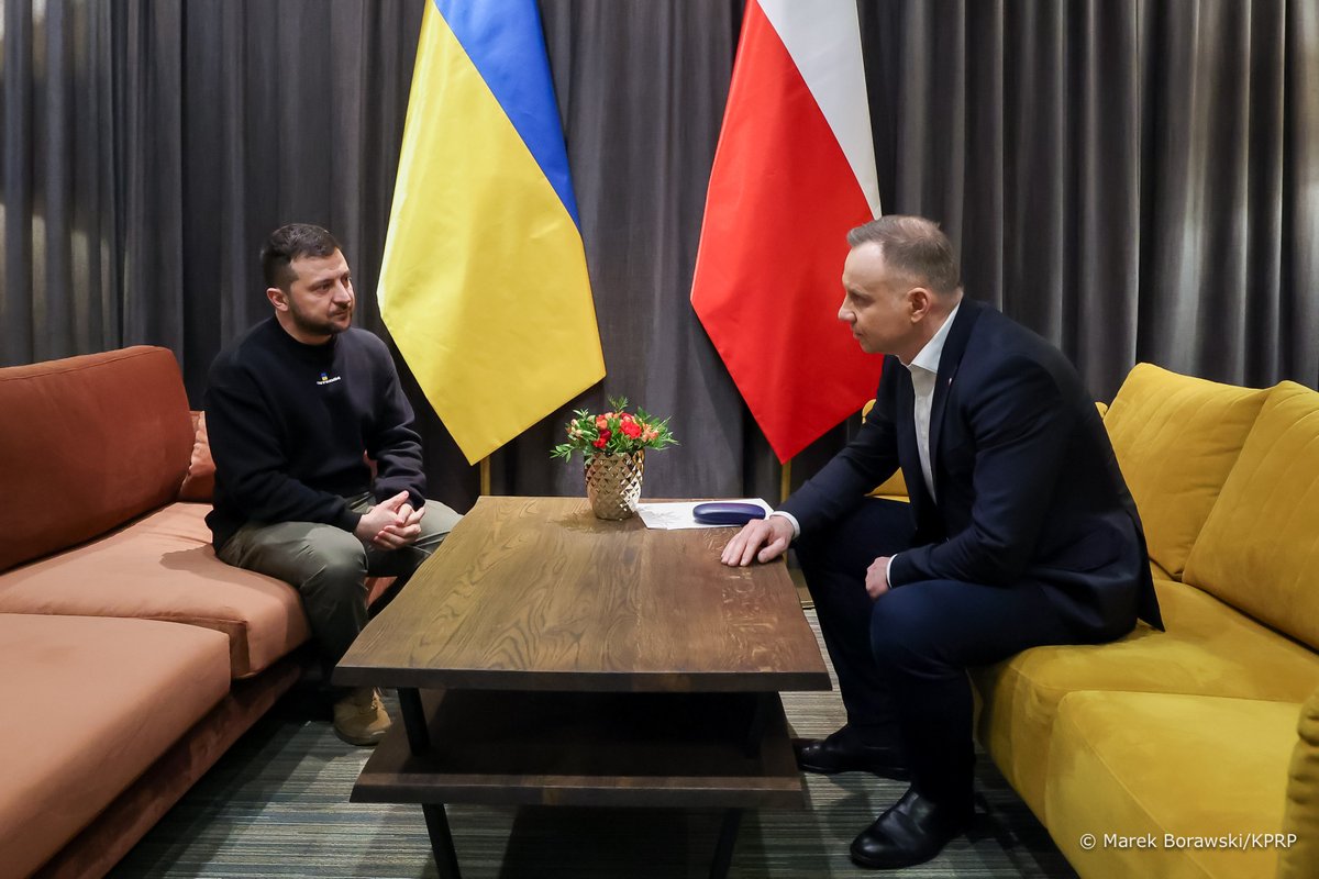 I had a call with @AndrzejDuda to thank our steadfast ally Poland for its support of Ukraine’s path to EU and NATO membership. Our shared border must be a true European one. A border of unity. There should be no barriers between our peoples. Our future lies in unity, mutual