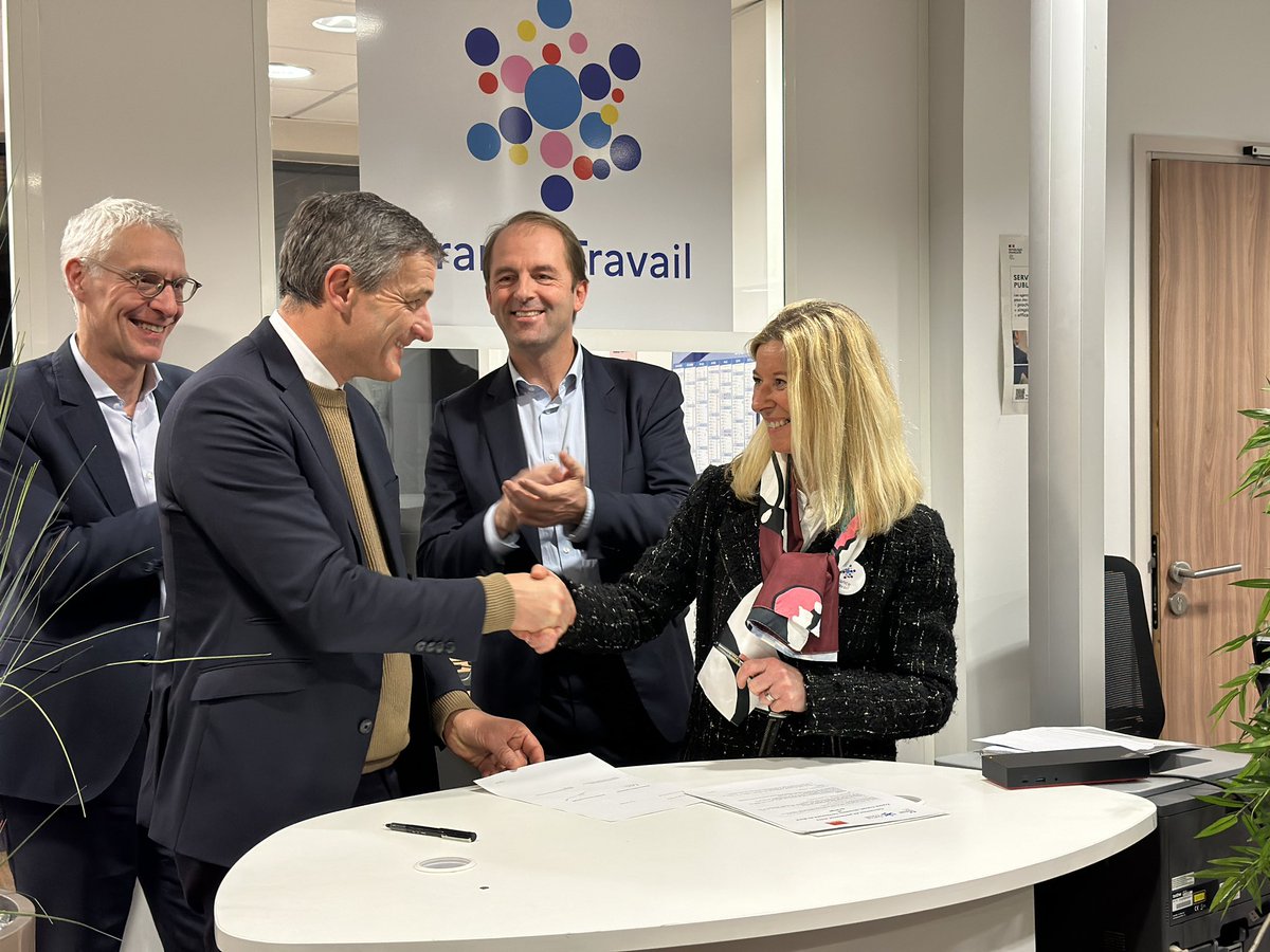 [ 📢 <a href="/orange/">Orange</a> HDF x France Travail ]

Aujourd’hui est le début d’une collaboration entre <a href="/orange/">Orange</a> HDF et <a href="/FTravail_HDF/">France Travail Hauts-de-France</a>, cette convention vise à lutter contre la fracture numérique.

Le but est de proposer des ateliers numériques en partenariat avec l’<a href="/adeproubaix/">ADEP de Roubaix</a> pour les