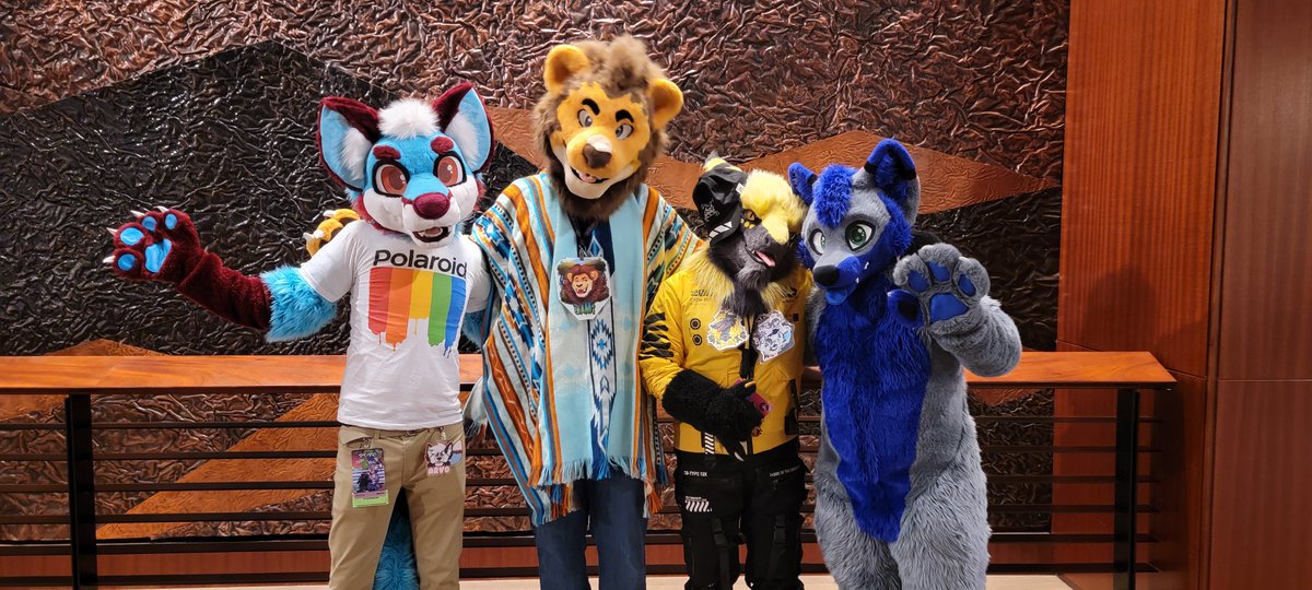 yukonbarksalot's tweet image. Love these silly guys. #pdfc was awesome.

@BurumunWolf @Hanksource @/dami