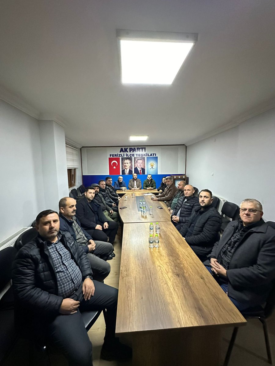 Ak_Ferizli's tweet photo. Haftalık olağan toplantımızı İlçe Siyasi Hukuk İşler Başkanımız Rahmi Yılmaz’ın başkanlığında gerçekleştirdik. https://t.co/FxDv8LjfXB