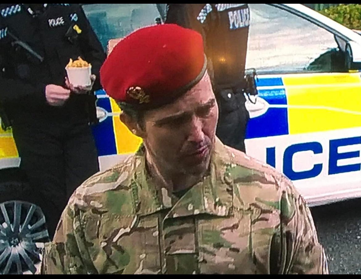Worst TV walt beret of the year (so far) goes to the RMP staffy in Netflix “fool me once” .  The AirCorps ones in episode 1 were pretty f**king speshal too.

@netflix Do you ever employ someone who actually served on how to wear/shape military headdress???  What an abomination of