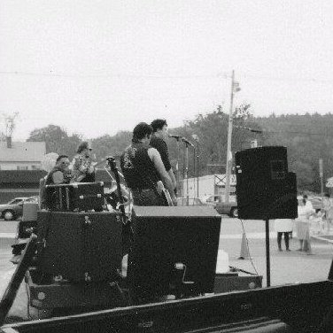 JASONJAMESGANG's tweet photo. JASON JAMES & THE BAY STATE HOUSEROCKERS @WBCN #WBCN #BOSTONROCKS #BAYSTATE https://t.co/gQab24DOLa