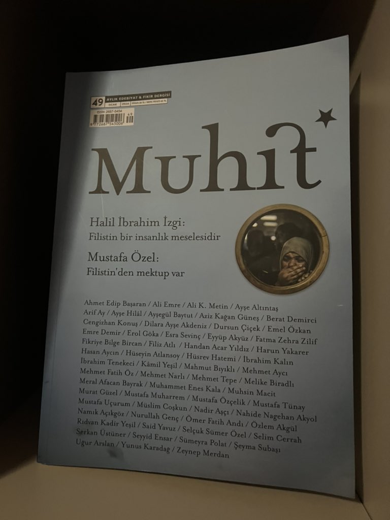 Unutma; bazı şeyler ustalık değil,acemilik ve şaşkınlık gerektirir. Çok şükür; dünyanın acemisi olmak , bizi dünyalı olmaktan koruyor. #muhitdergi #ocaksayısı @muhitdergi @ibrahimtenekeci @OzcelikkMustafa @erolgoka @h_hatemi @dursun_cicek_dc @muslim_coskun @Selimcerrah