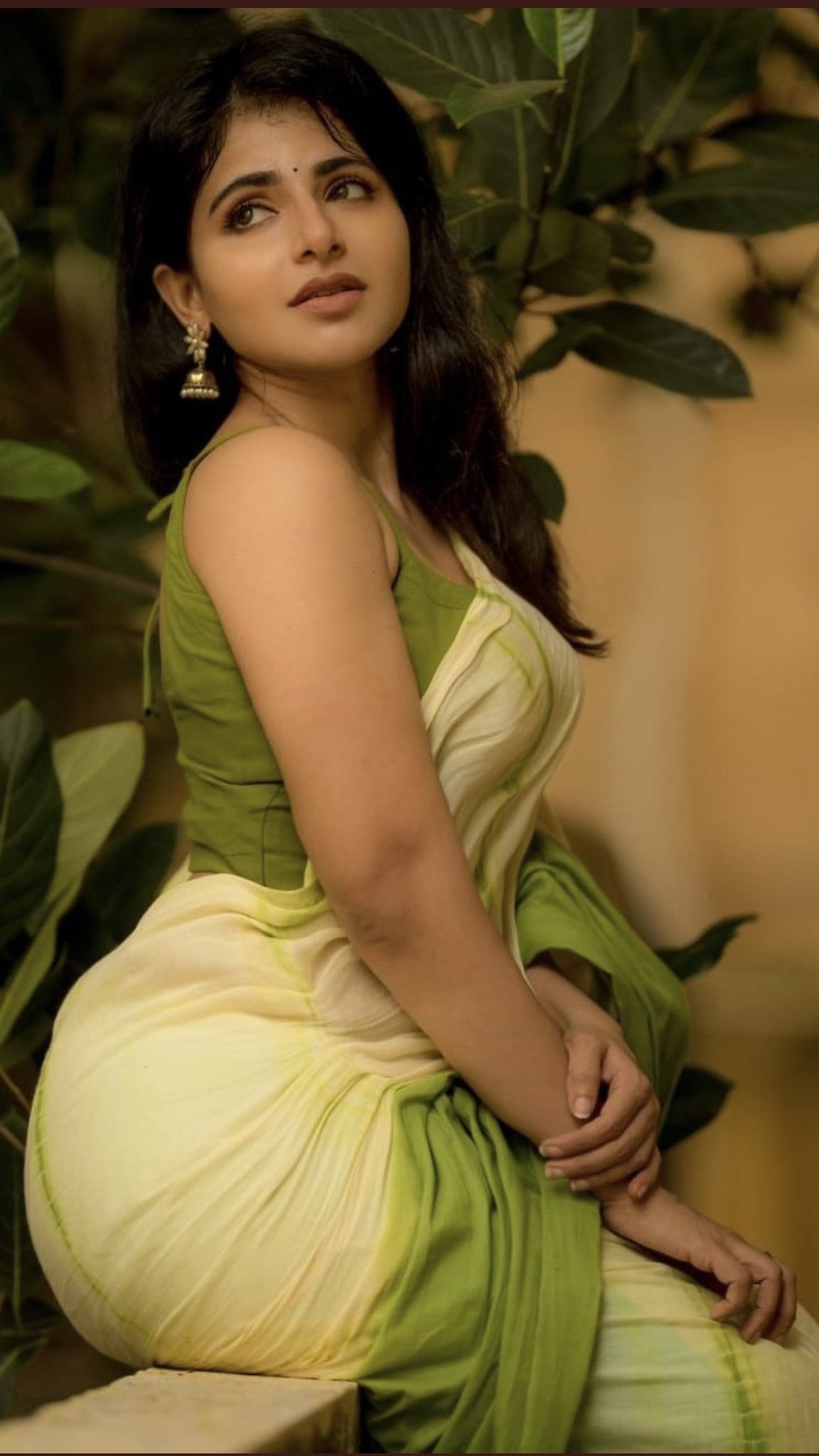 Image Ishwarya Menon Top Hot Tamil Actress